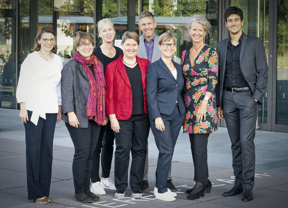 v.l.n.r: Svenja Ohlemann, Cornelia Dorow, Romy Stühmeier, Elsbeth Schöppner, Miguel Diaz, Sabine Mellies, Andrea Köhnen, Vincent-Immanuel Herr